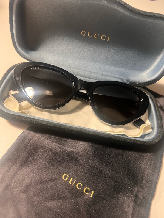 Gucci Black Cat-Eye Sunglasses with Dark Lenses main image 6